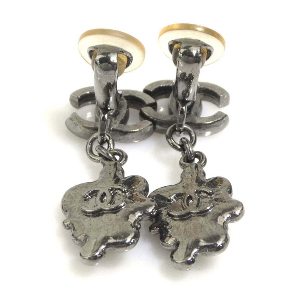 CHANEL Authentic Earrings - Picture 4 of 8